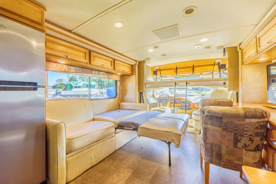 Damien's West Coast Winnebago VISTA 2015 WFE36Y Class A