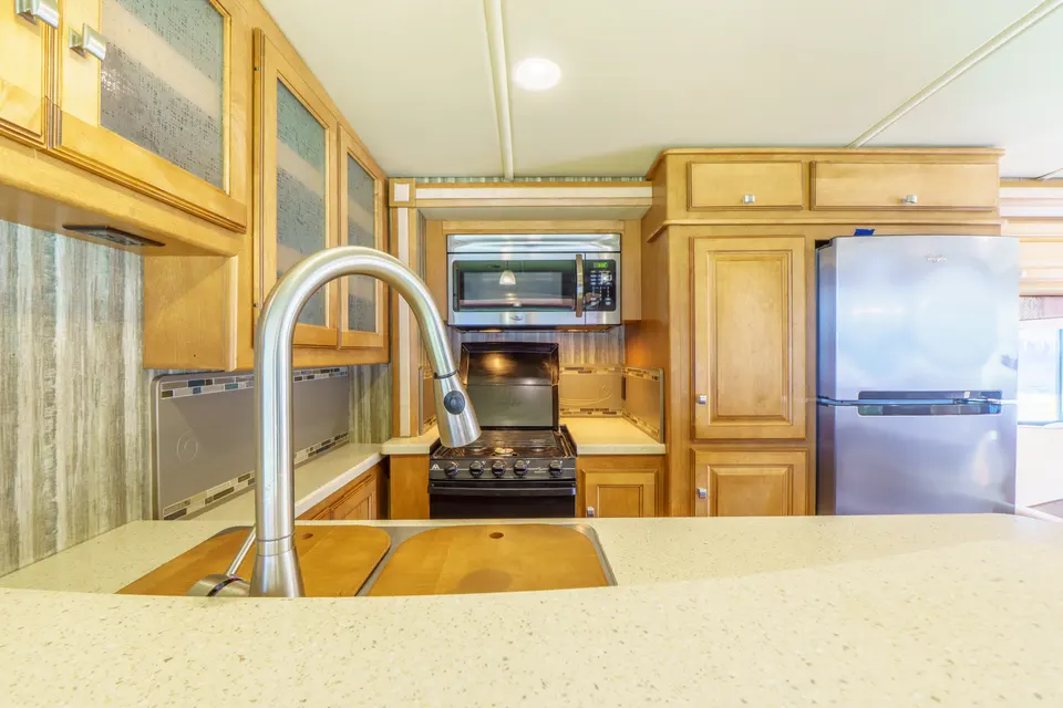 Damien's West Coast Winnebago VISTA 2015 WFE36Y Class A