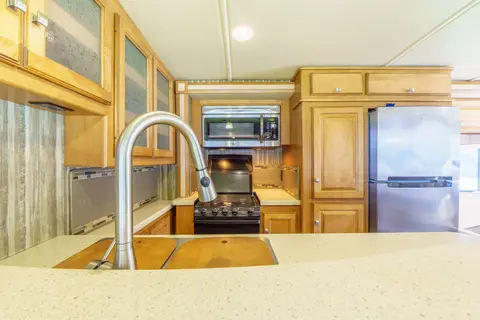 Damien's West Coast Winnebago VISTA 2015 WFE36Y Class A
