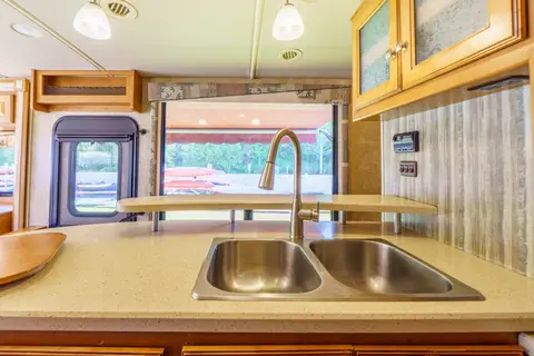 Damien's West Coast Winnebago VISTA 2015 WFE36Y Class A