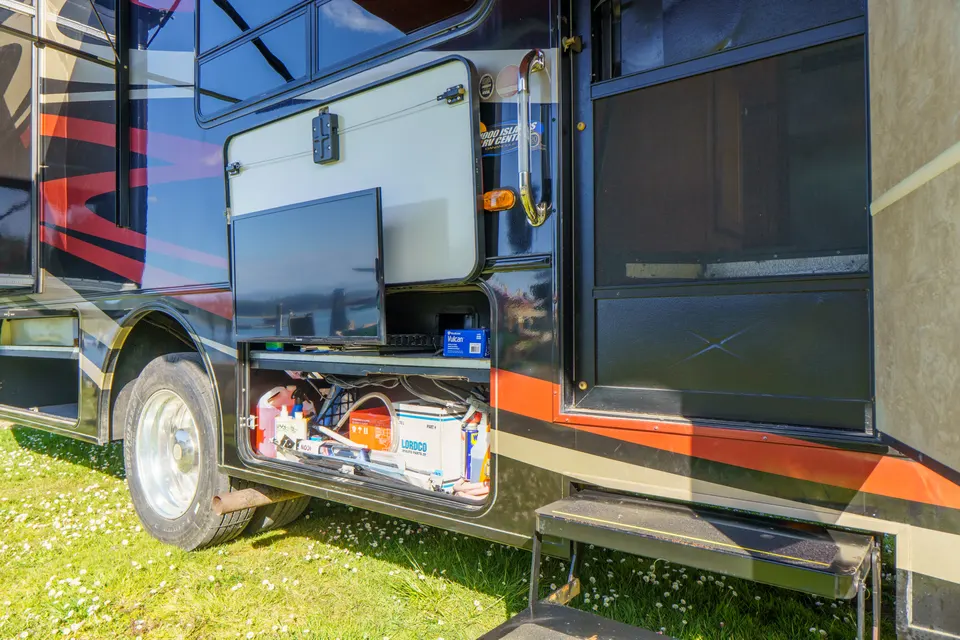 Damien's West Coast Winnebago VISTA 2015 WFE36Y Class A