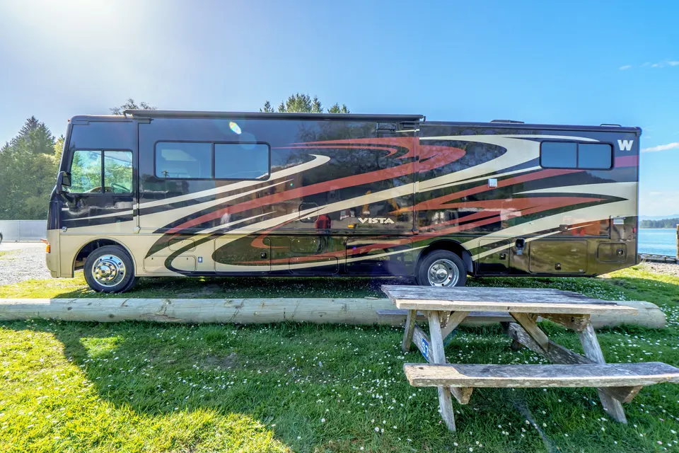 Damien's West Coast Winnebago VISTA 2015 WFE36Y Class A