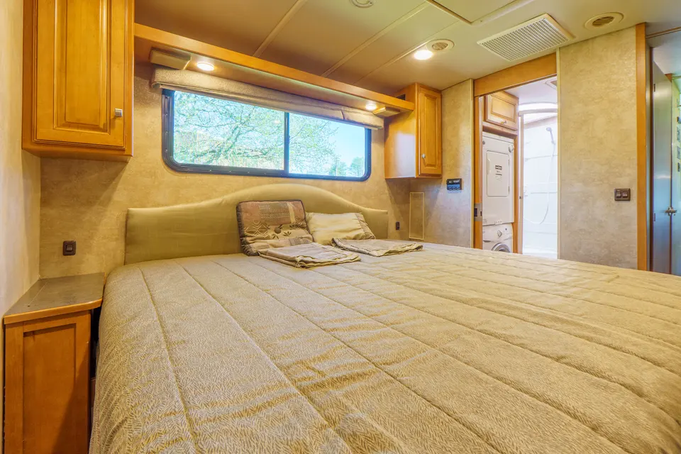 Damien's West Coast Winnebago VISTA 2015 WFE36Y Class A