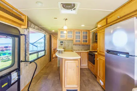 Damien's West Coast Winnebago VISTA 2015 WFE36Y Class A