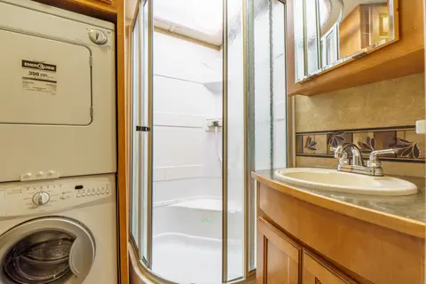 Damien's West Coast Winnebago VISTA 2015 WFE36Y Class A