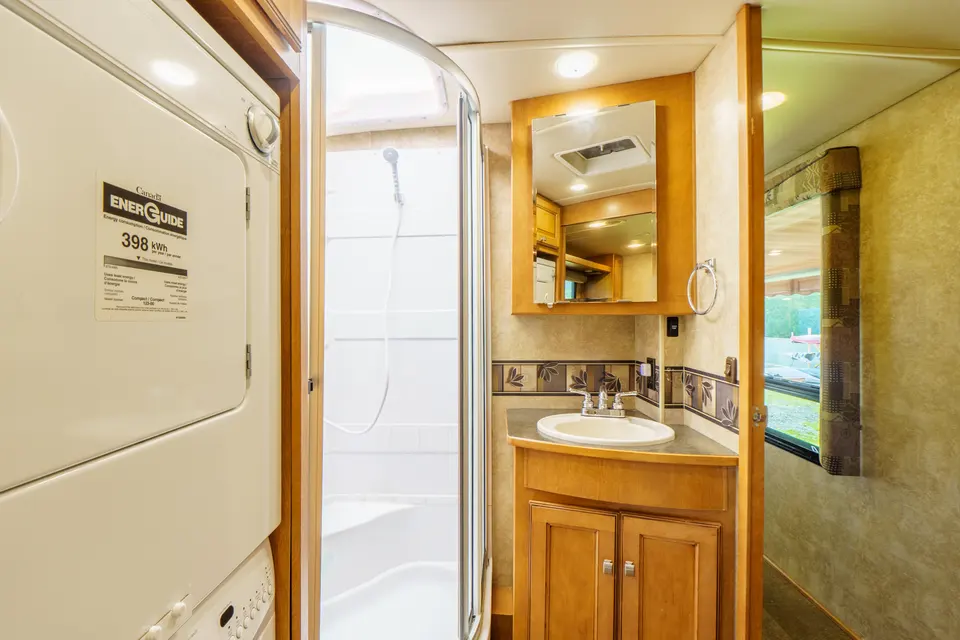 Damien's West Coast Winnebago VISTA 2015 WFE36Y Class A