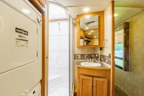 Damien's West Coast Winnebago VISTA 2015 WFE36Y Class A