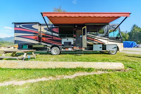 Damien's West Coast Winnebago VISTA 2015 WFE36Y Class A