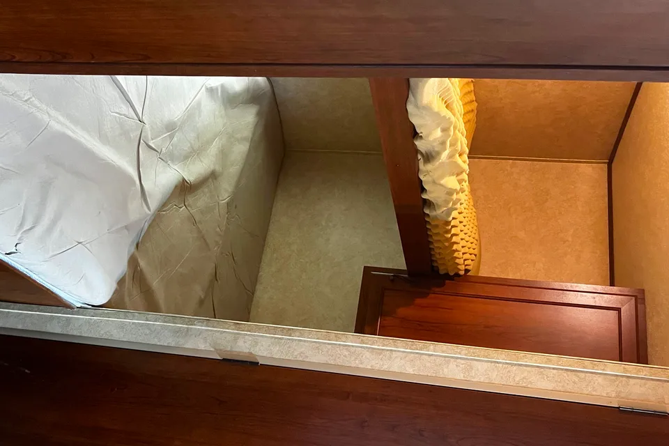 YYC Fully Stocked 26’ RV - bring food, clothes and bedding