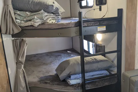 Sandy's Springdale Bunk House