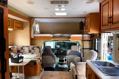 #2 Julia's Forest River Sunseeker  Class C