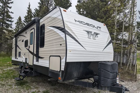Natalie's Keystone Hideout 26LHSWE Travel Trailer
