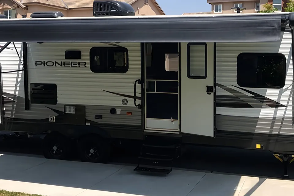 Sarah's Heartland pioneer BH270 Travel Trailer