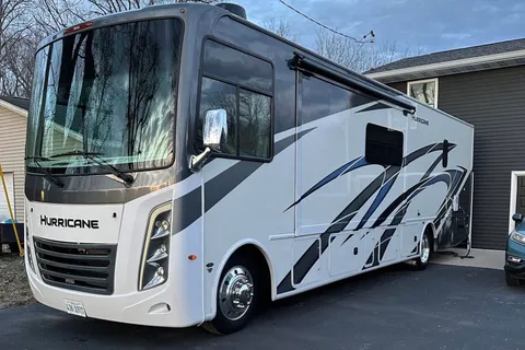 Epic Hurricane Escape Thor Motor Coach 34R Class A