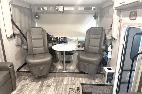 Epic Hurricane Escape Thor Motor Coach 34R Class A