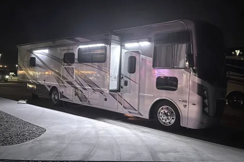 Epic Hurricane Escape Thor Motor Coach 34R Class A