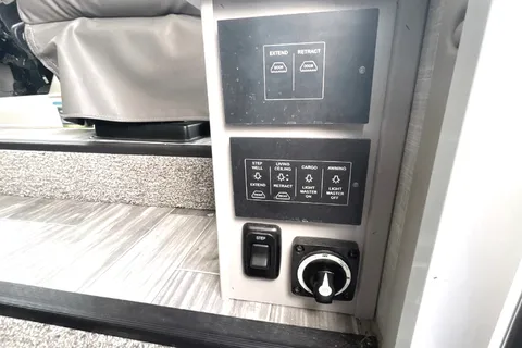 Epic Hurricane Escape Thor Motor Coach 34R Class A