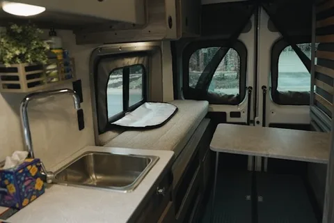 2025 Winnebago Solis NPF (National Park Foundation edition) 59P Adventure Van