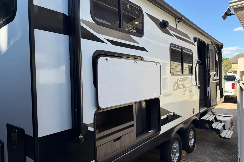 Anthony’s Family Friendly Grand Design Imagine XLS Travel Trailer