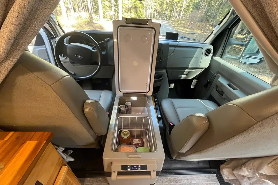 Yoho the Campervan | NO Cleaning Fee | Park Passes Included