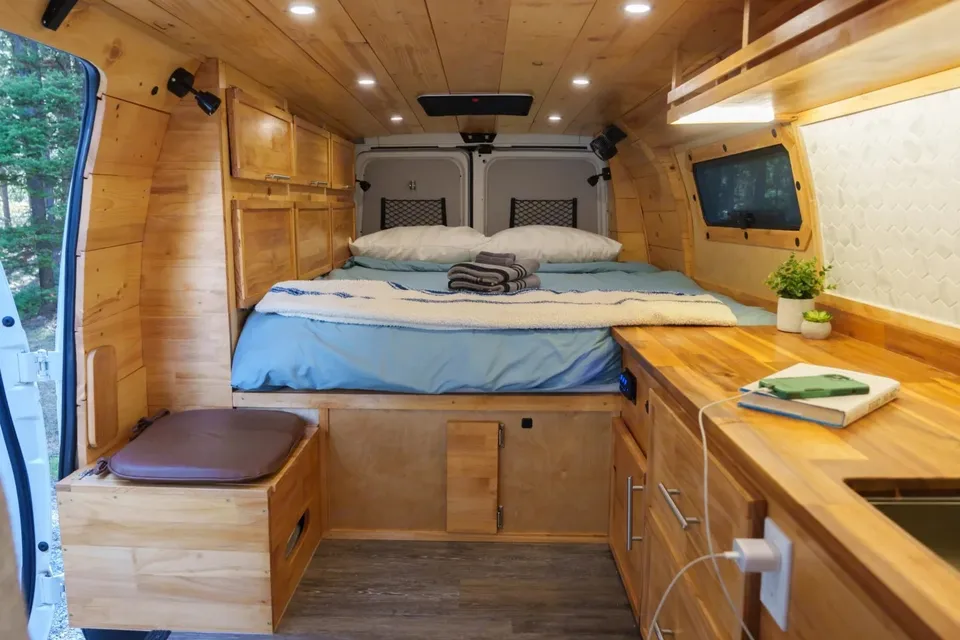 Yoho the Campervan | NO Cleaning Fee | Park Passes Included