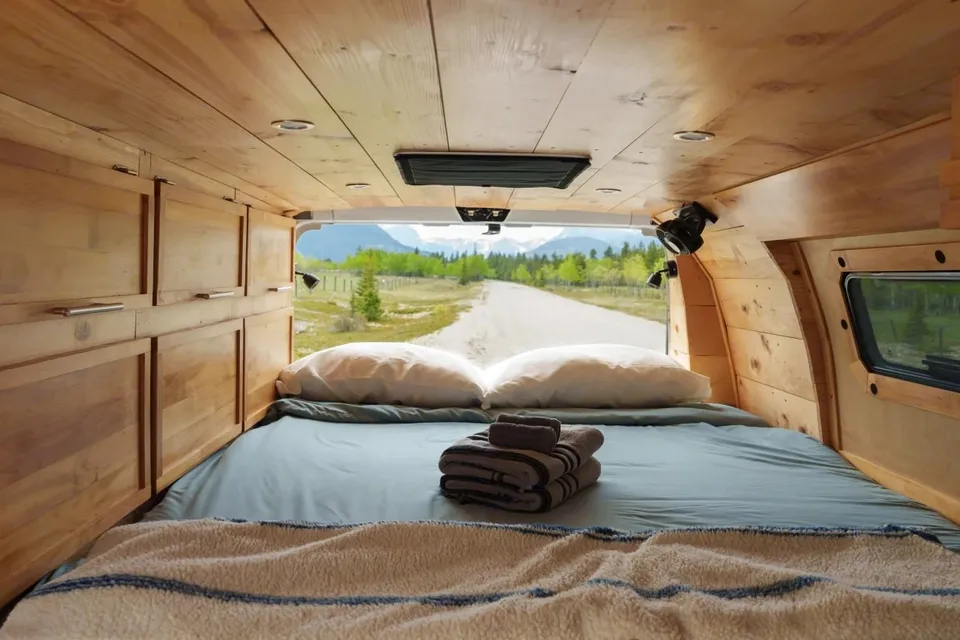 Yoho the Campervan | NO Cleaning Fee | Park Passes Included