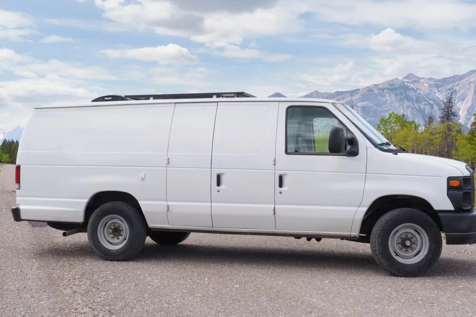 Yoho the Campervan | NO Cleaning Fee | Park Passes Included