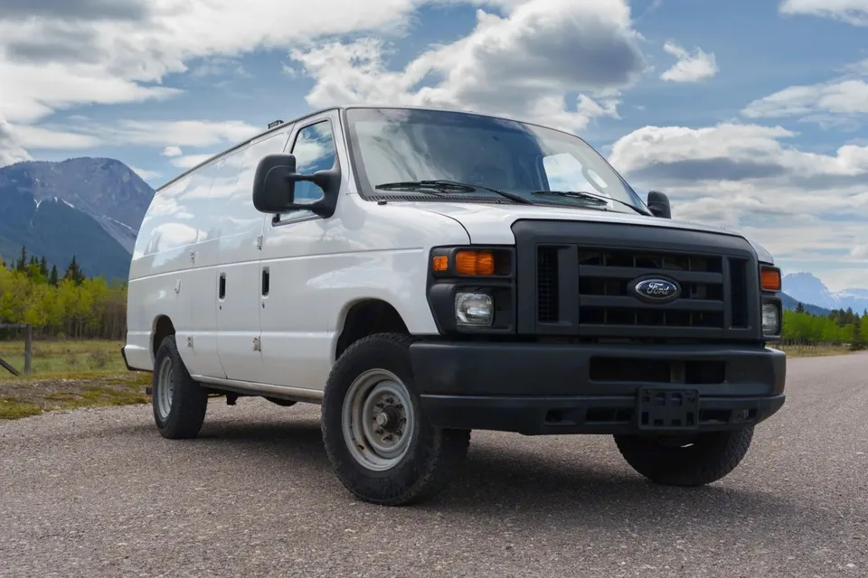 Yoho the Campervan | NO Cleaning Fee | Park Passes Included