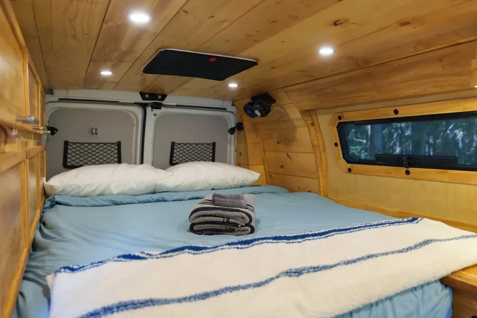 Yoho the Campervan | NO Cleaning Fee | Park Passes Included