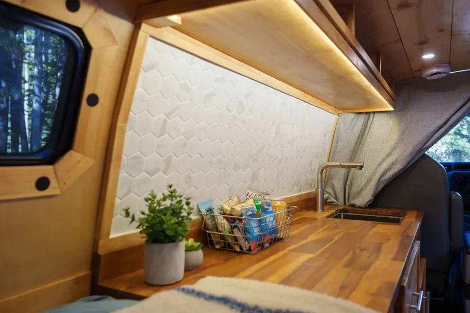 Yoho the Campervan | NO Cleaning Fee | Park Passes Included