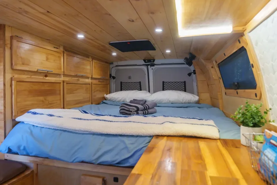 Yoho the Campervan | NO Cleaning Fee | Park Passes Included