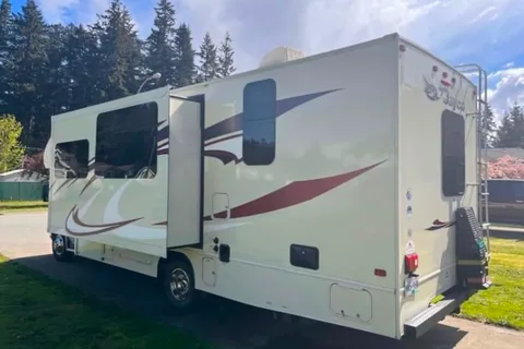 Jessica’s 26’ Jayco class c 2 slide outs