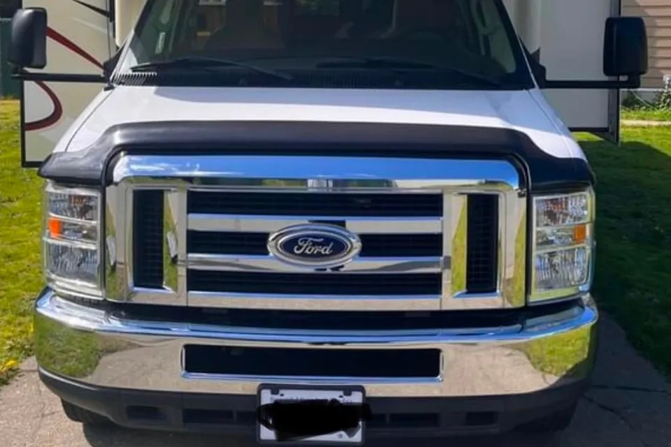 Jessica’s 26’ Jayco class c 2 slide outs