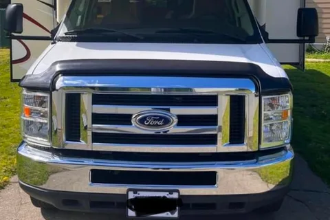 Jessica’s 26’ Jayco class c 2 slide outs
