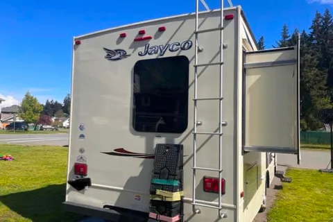 Jessica’s 26’ Jayco class c 2 slide outs
