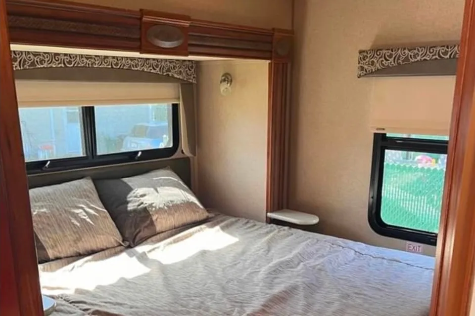 Jessica’s 26’ Jayco class c 2 slide outs