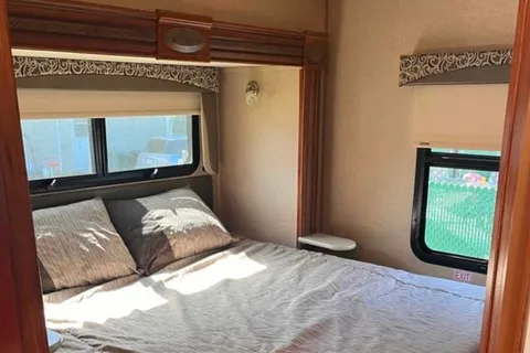 Jessica’s 26’ Jayco class c 2 slide outs