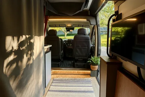 2024 Winnebago Roam 59RZPT | The Only Open-Concept Pop-Top Class B Starlink