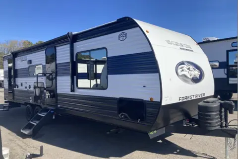 Spacious Bunkhouse - Sleeps 9 -Grey Wolf 26DBH Travel Trailer