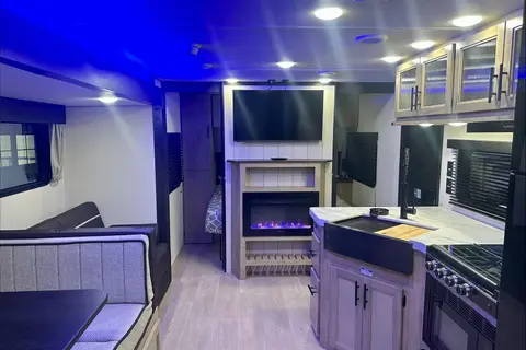 Spacious Bunkhouse - Sleeps 9 -Grey Wolf 26DBH Travel Trailer