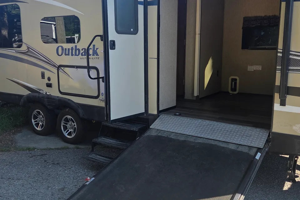 2017 Keystone Outback Ultra-Lite Toy Hauler