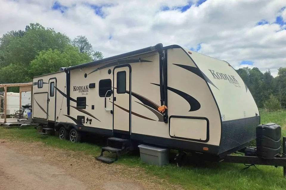 Dutchmen Kodiak Ultra-Lite Travel Trailer with Bunkhouse
