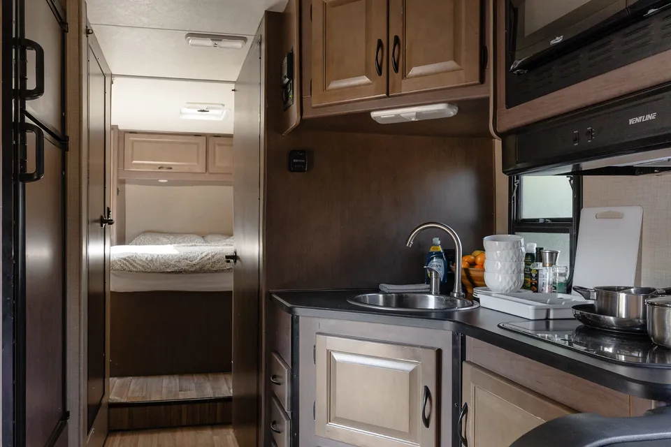Lidiya's Winnebago Minnie Winnie Class C