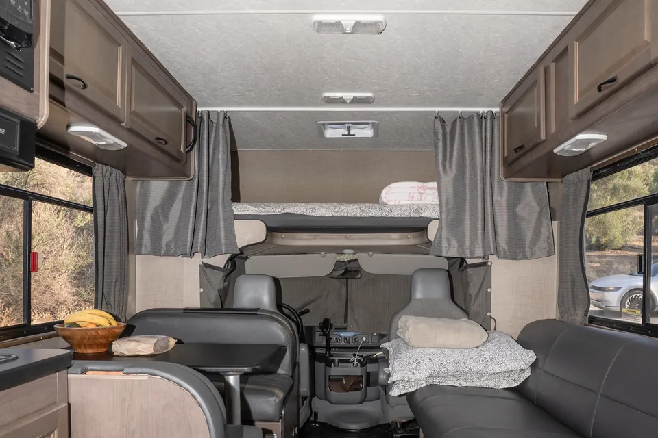 Lidiya's Winnebago Minnie Winnie Class C