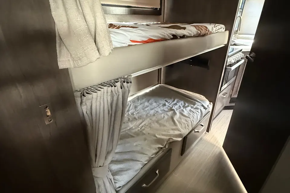 Crystal's Entegra Coach Esteem 31F Class C