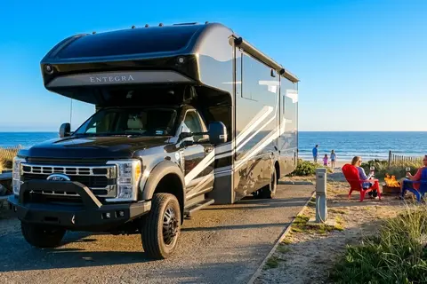 C25 2026 Entegra Accolade XT 32U — Luxury 4x4 Super C Diesel · King Bed · Starlink · Sleeps 8