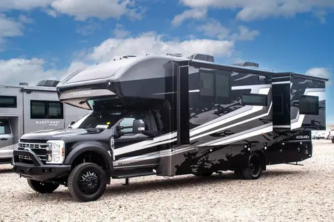 C25 2026 Entegra Accolade XT 32U — Luxury 4x4 Super C Diesel · King Bed · Starlink · Sleeps 8