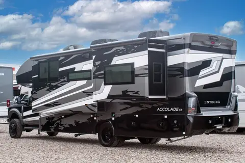 C25 2026 Entegra Accolade XT 32U — Luxury 4x4 Super C Diesel · King Bed · Starlink · Sleeps 8