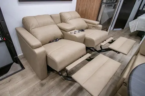 C25 2026 Entegra Accolade XT 32U — Luxury 4x4 Super C Diesel · King Bed · Starlink · Sleeps 8