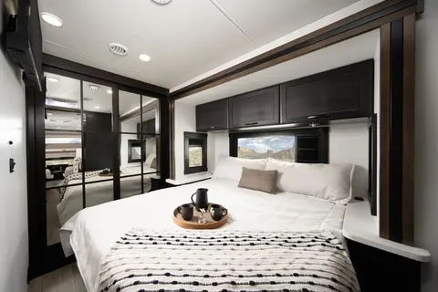 C25 2026 Entegra Accolade XT 32U — Luxury 4x4 Super C Diesel · King Bed · Starlink · Sleeps 8